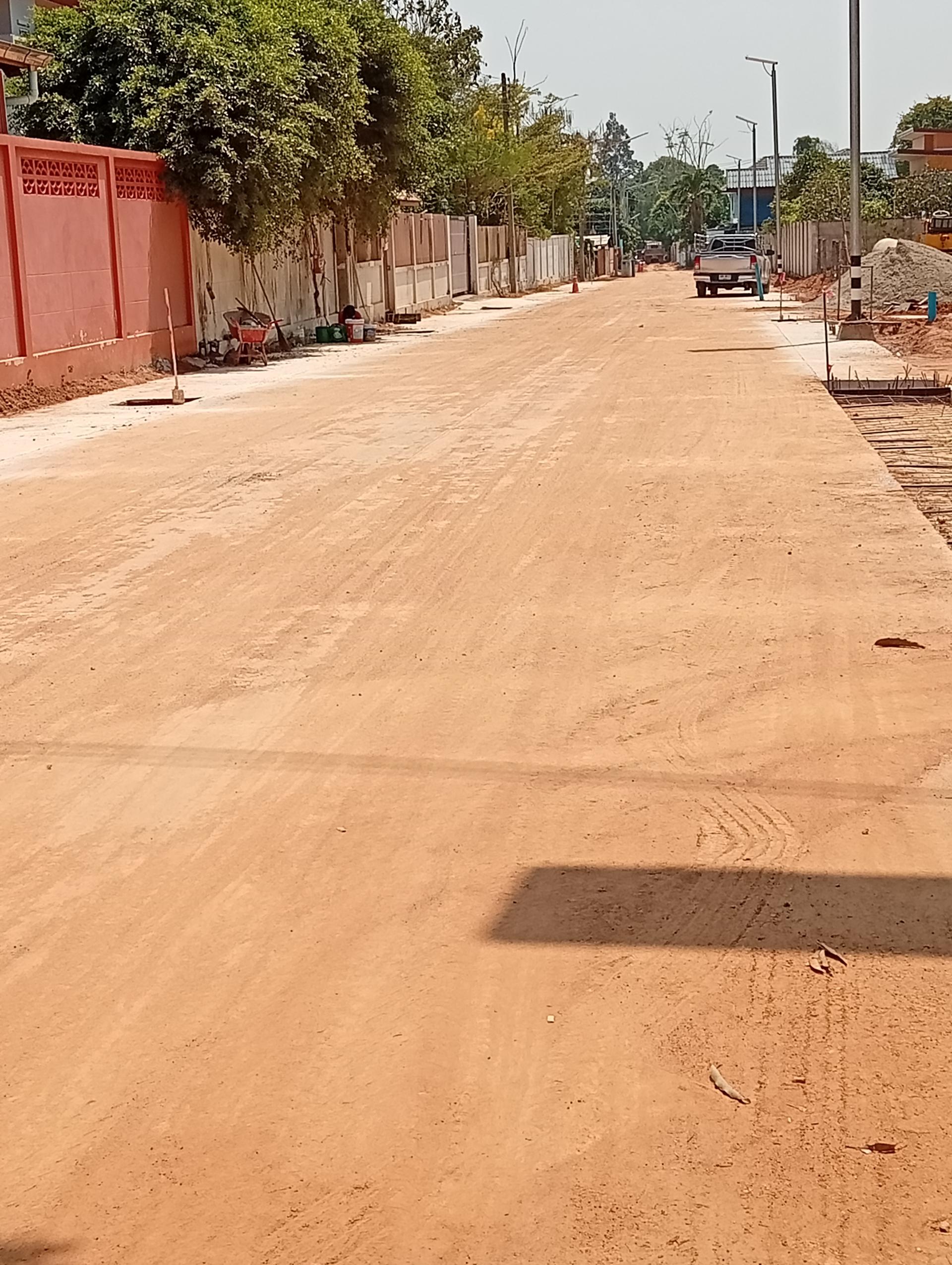 ปัญหาฝุ่นและดินบนถนนเอสอาร์ ซอย7 | การก่อสร้างอาคาร ถนน สะพาน  และไฟฟ้า