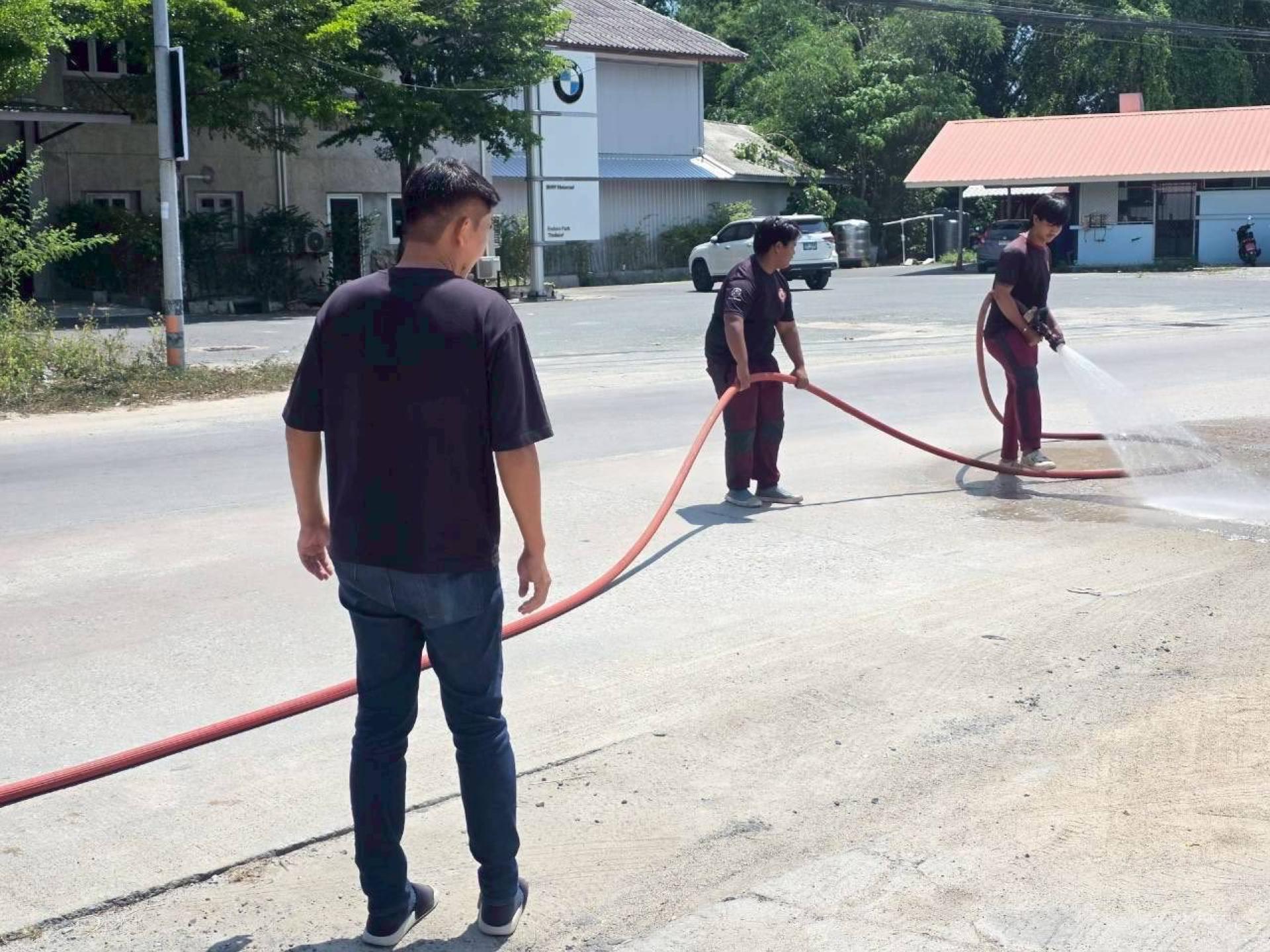 นายกฯ ลงพื้นที่ให้ความช่วยเหลือประชาชน