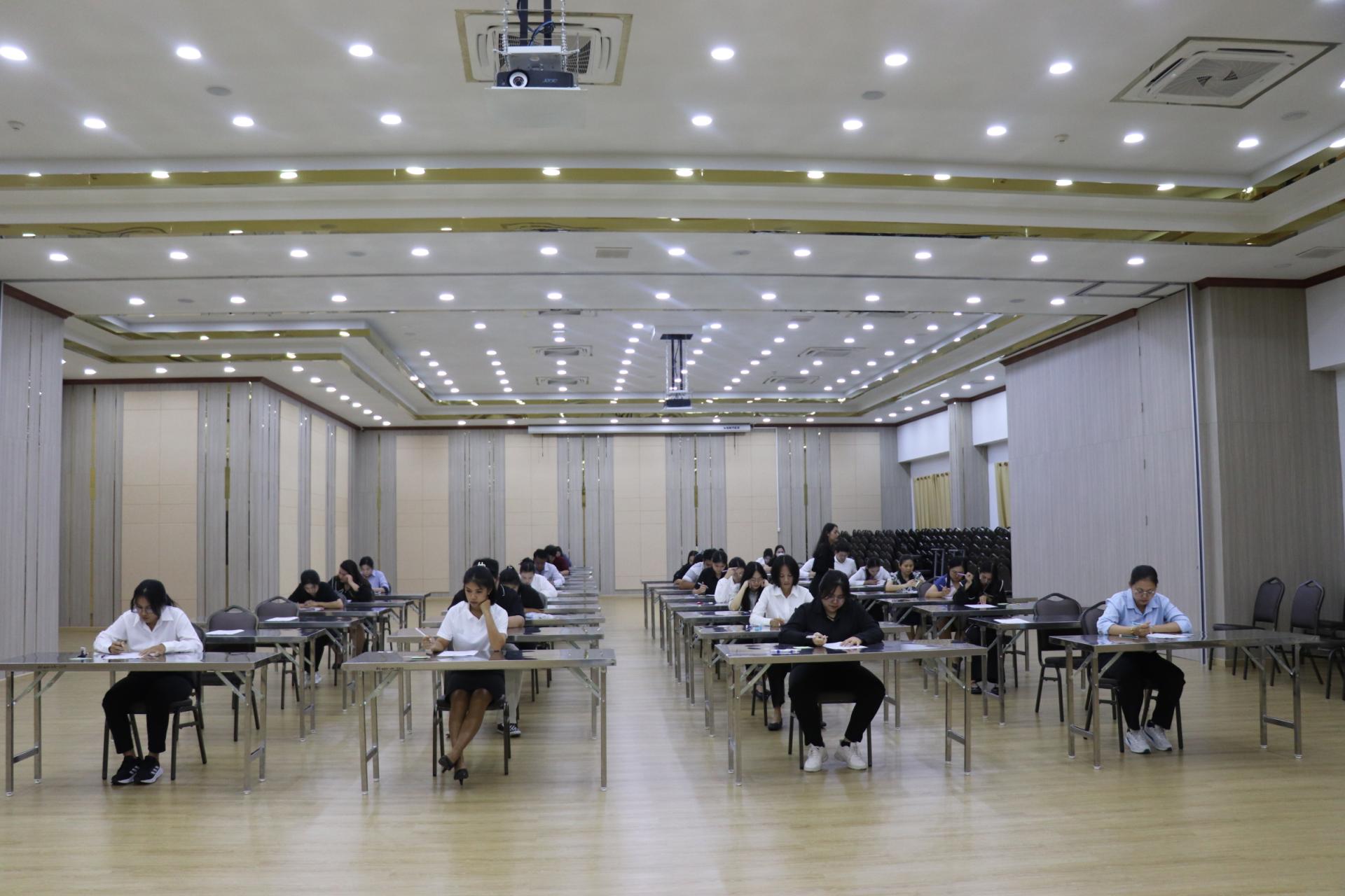  ภาพบรรยากาศการเลือกสรรเข้าเป็นพนักงานจ้างของเทศบาลเมืองบางพระ
