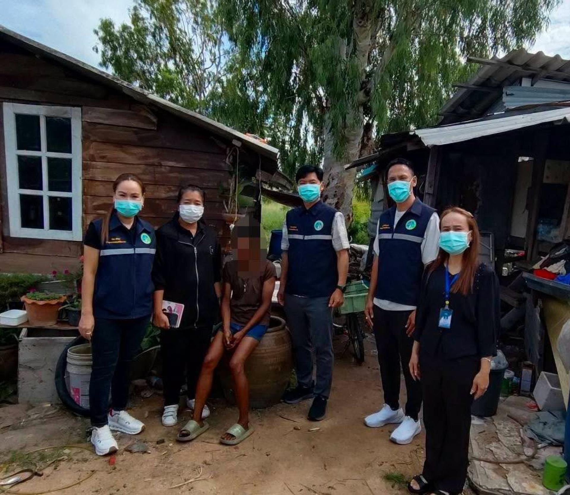 ลงพื้นที่หมู่10 เพื่อตรวจเยี่ยมผู้ป่วยและมอบสิ่งของเครื่องอุปโภค บริโภคเบื้องต้น 