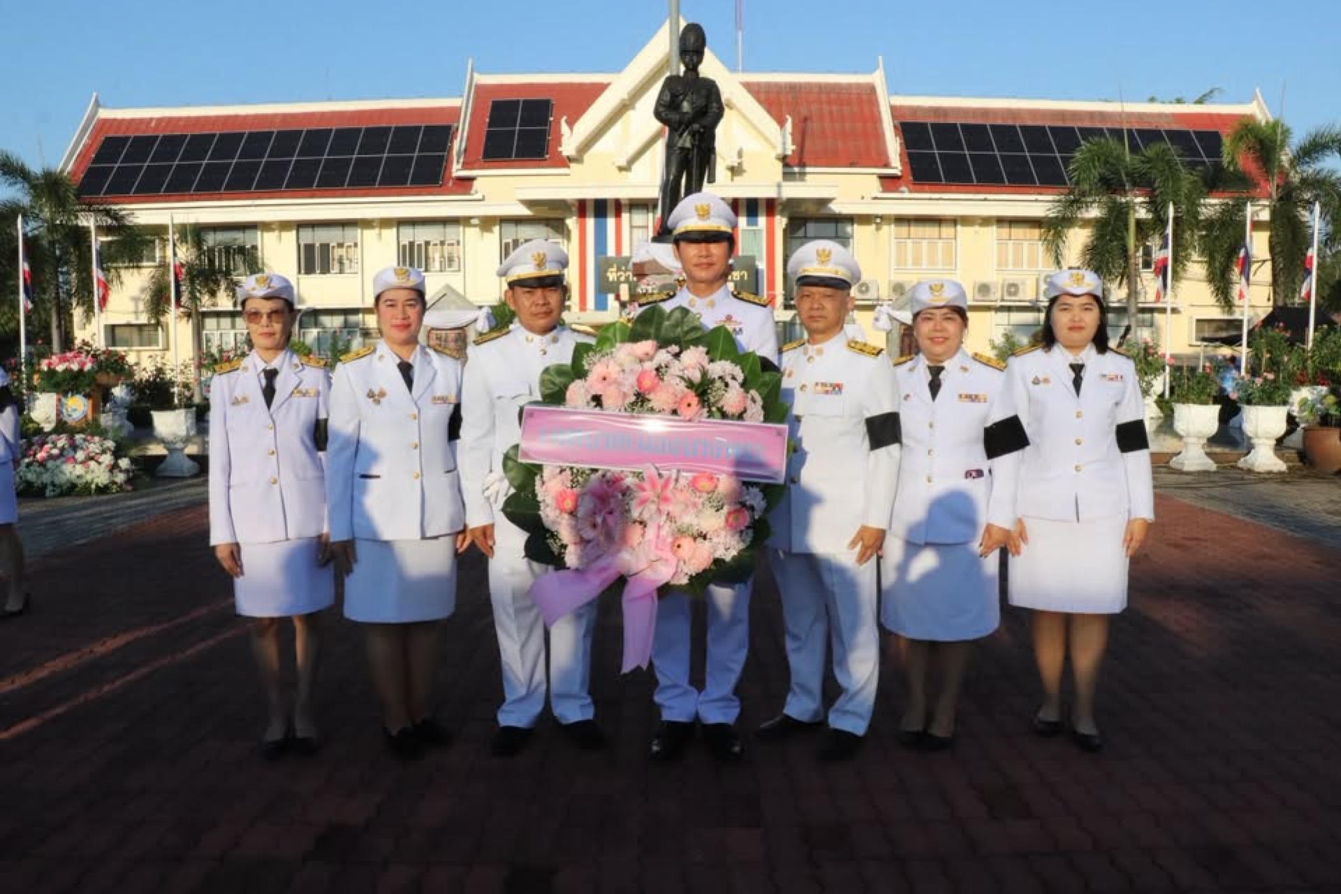ร่วมพิธีวางพวงมาลาถวายราชสักการะ เพื่อน้อมรำลึกเนื่องในวันคล้ายวันสวรรคต พระบาทสมเด็จพระจุลจอมเกล้าเจ้าอยู่หัว "วันปิยมหาราช"